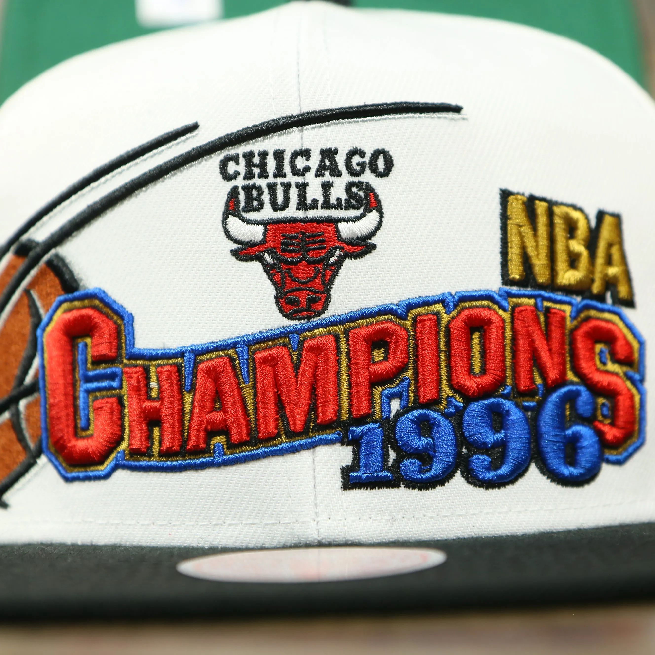 Chicago Bulls Vintage Retro NBA Champions 1996 Mitchell and Ness Snapback Hat | White