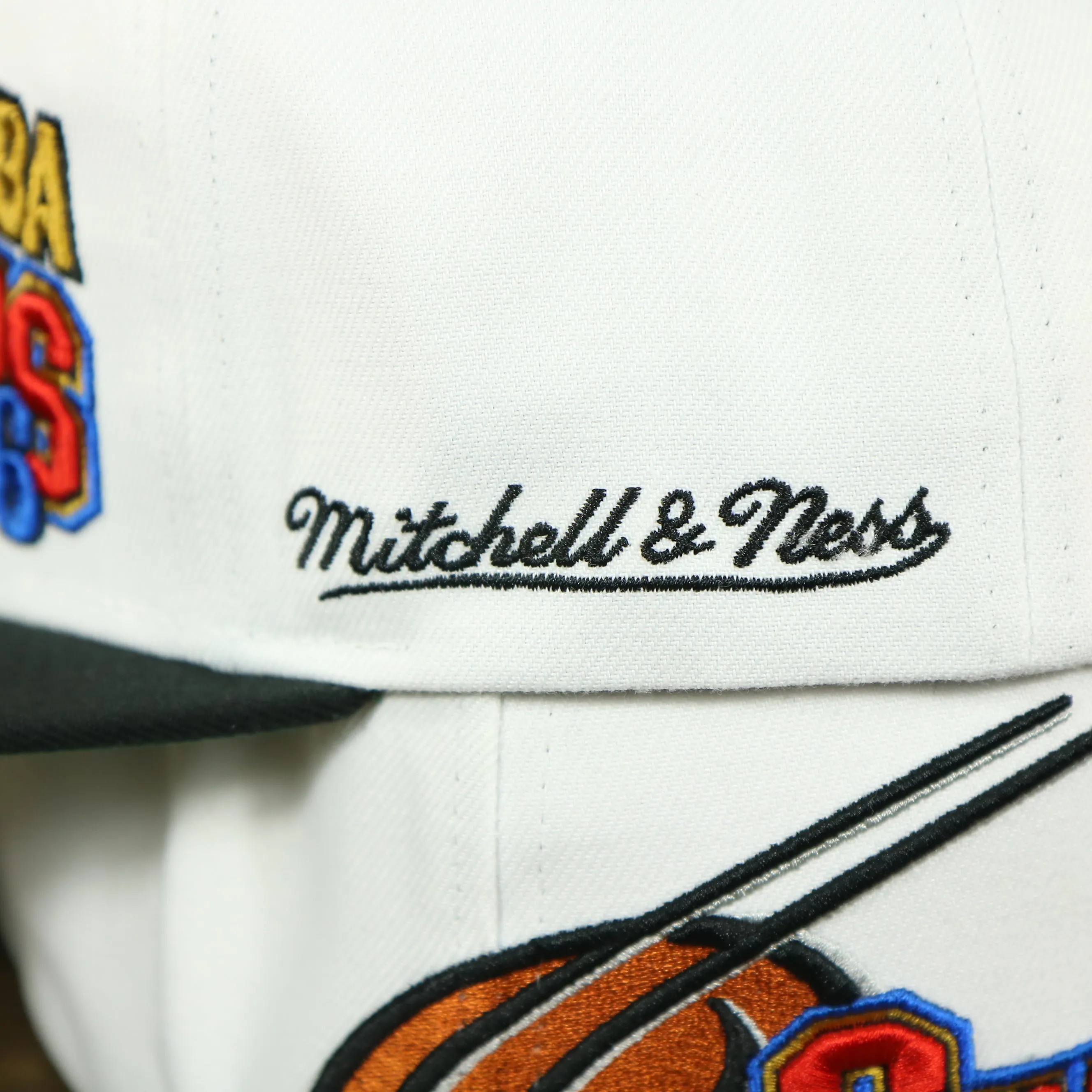 Chicago Bulls Vintage Retro NBA Champions 1996 Mitchell and Ness Snapback Hat | White