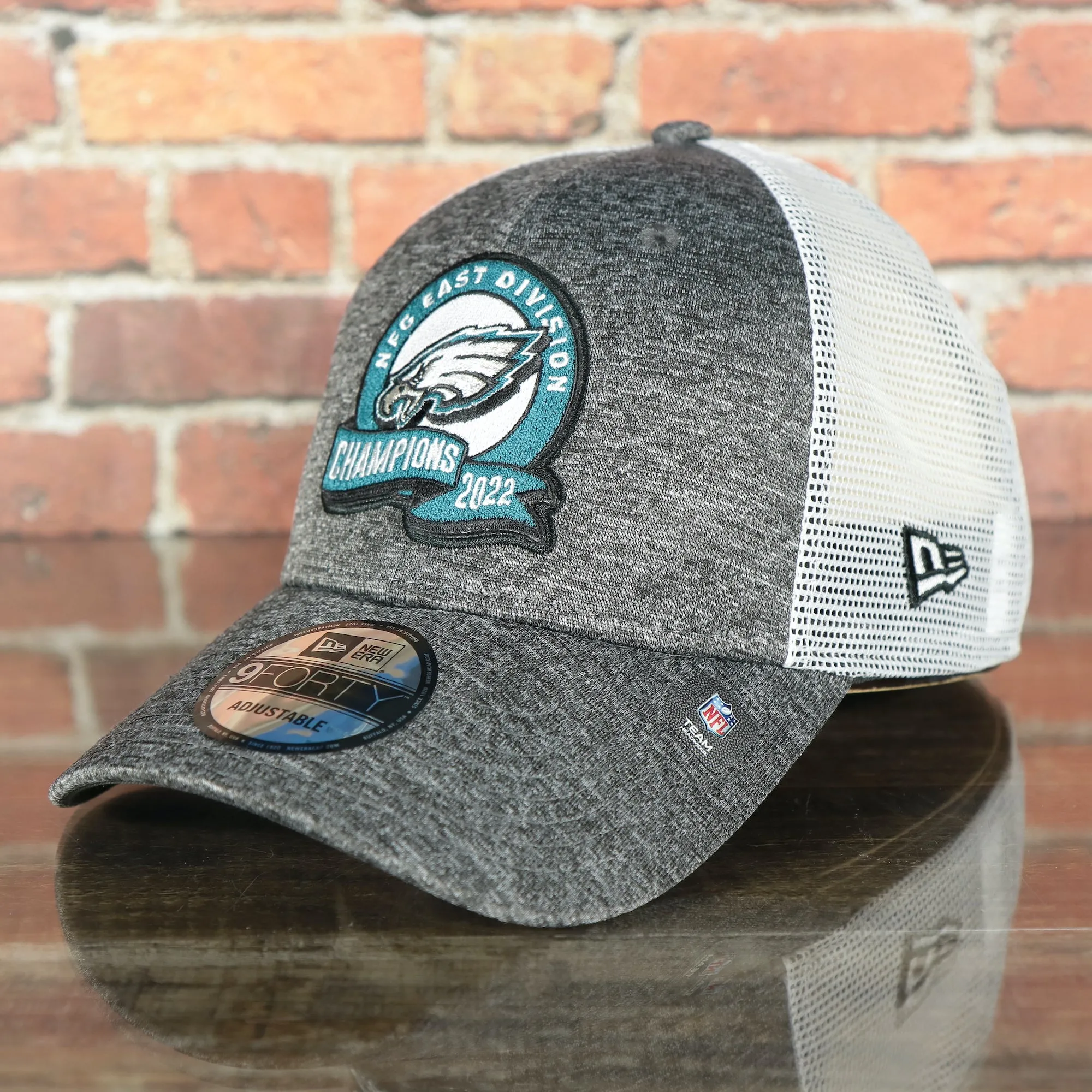 Philadelphia Eagles 2022 NFC East Division Champions Locker Room Official On Field 9Forty Mesh Trucker Hat