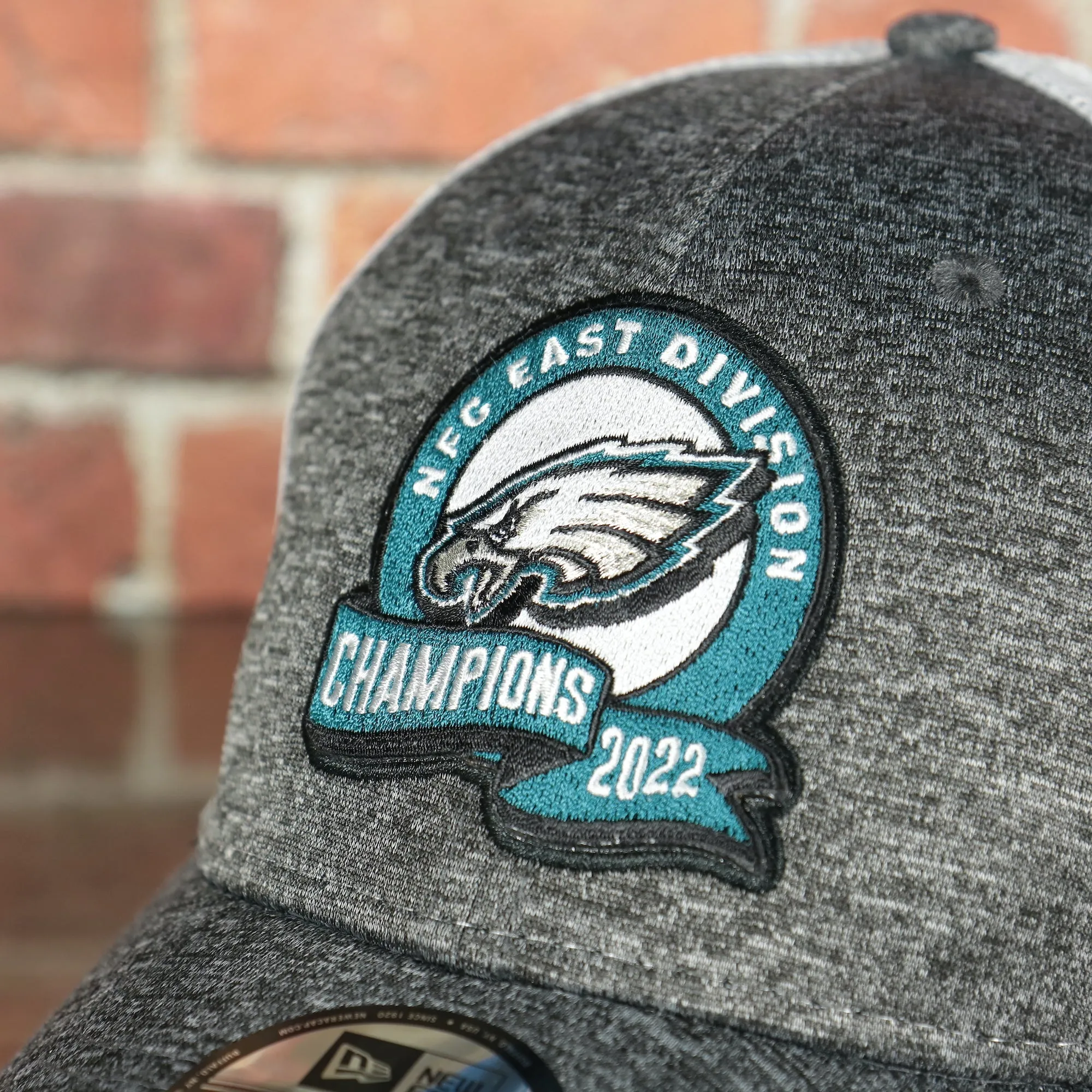 Philadelphia Eagles 2022 NFC East Division Champions Locker Room Official On Field 9Forty Mesh Trucker Hat