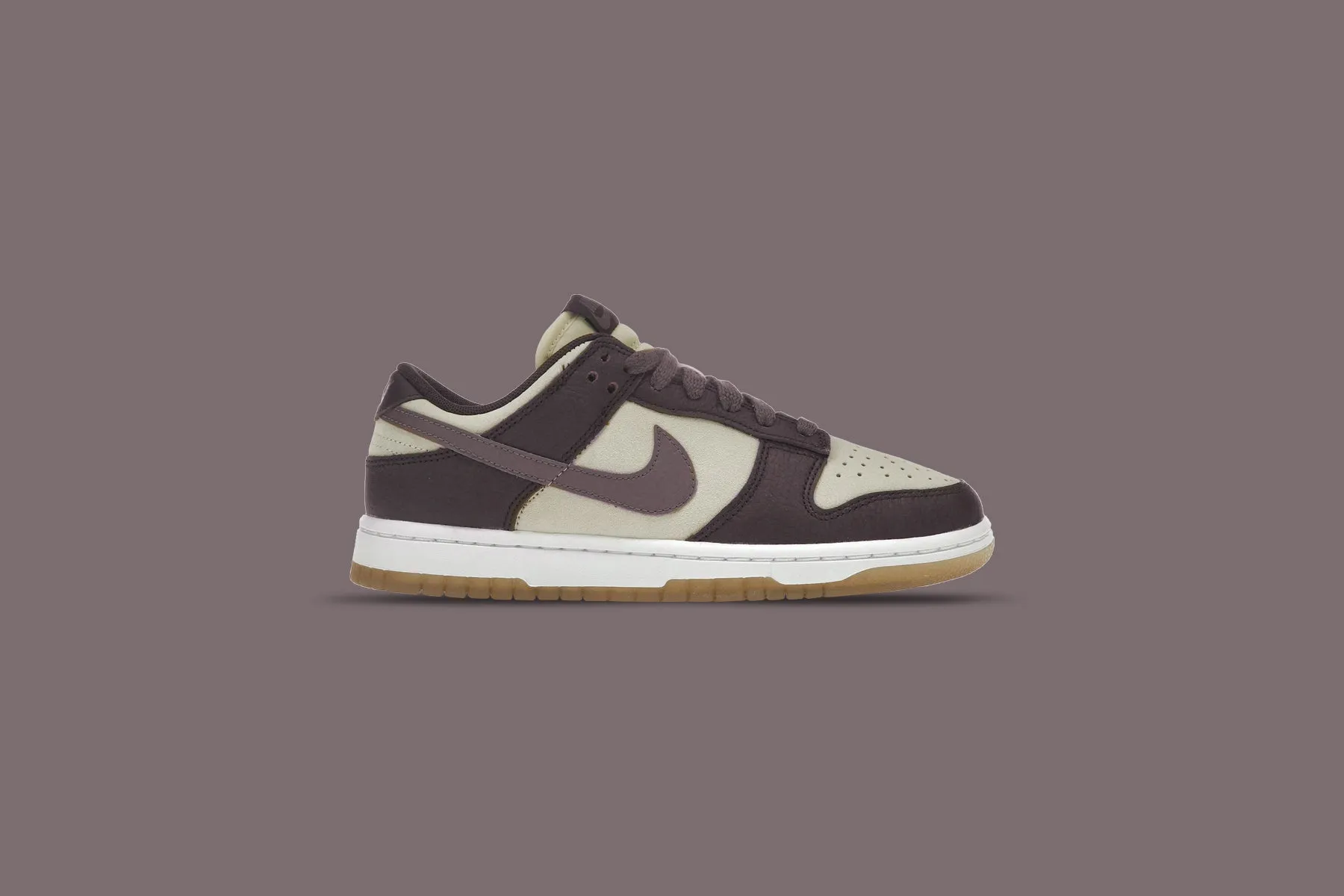 Women's Dunk Low Plum Eclipse - Coconut Milk/Plum/Eclipse-Earth